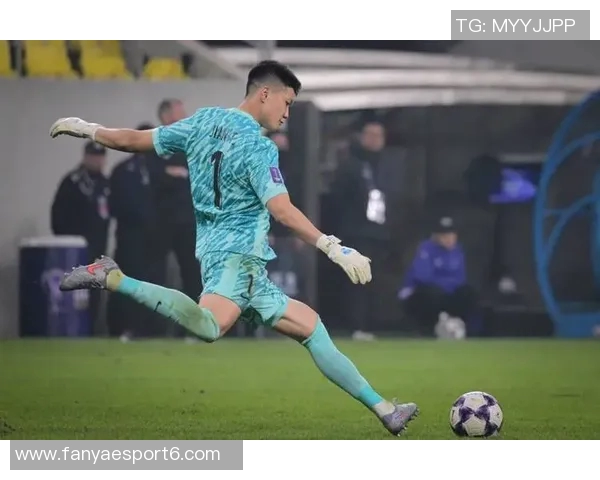 广岛三箭在J联赛杯决赛中以3-1战胜柏太阳神夺得队史第二冠吸引62466人观战